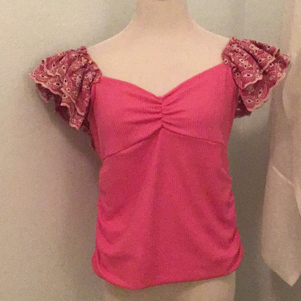 Bunulu - women’s pink with ivory embroidered ruffled lace top